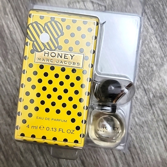 Marc Jacobs Other - Marc Jacobs Honey